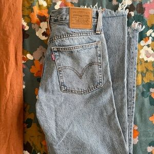 NWT Levi’s wedgie frayed ankle size 25